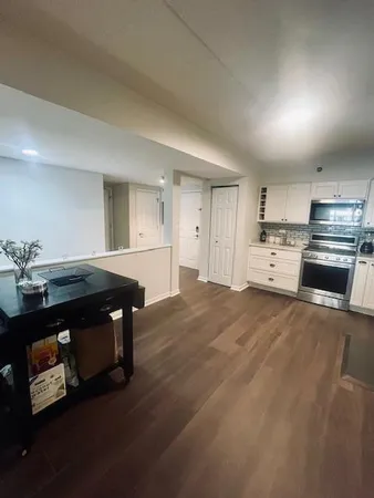 $215,000 | 3303 Grove Avenue, Unit 306, Berwyn, IL 60402