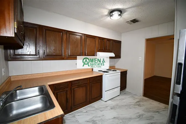 $1,200 | 2314 Elm Street, Lake Charles, LA 70601