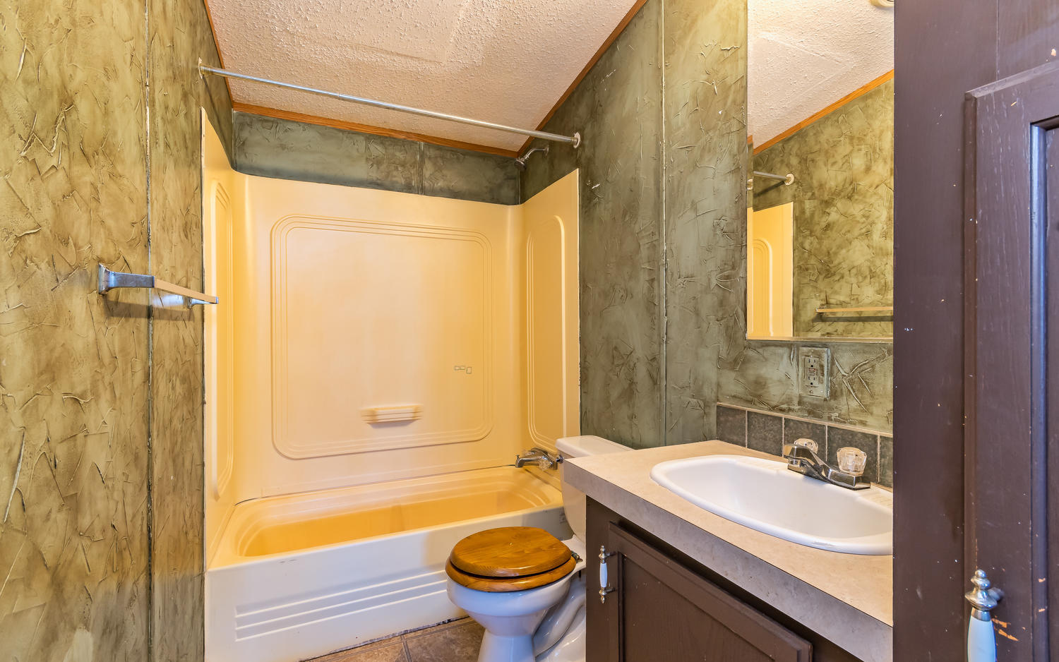 17225 Rausin Road Philadelphia, TN 37846 - Photo 18 of 34 Bathroom
