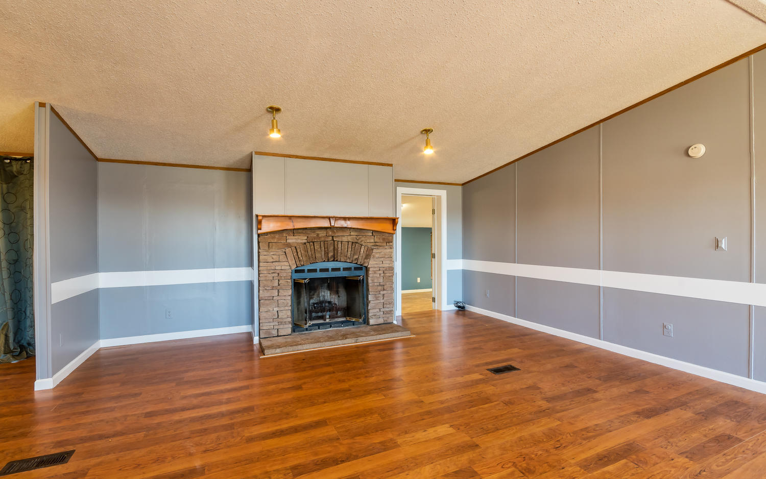 17225 Rausin Road Philadelphia, TN 37846 - Photo 9 of 34 Living Room