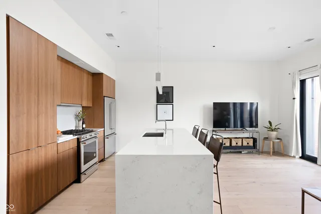 $2,600 | 877 North East Street, Unit 201A, Indianapolis, IN 46202