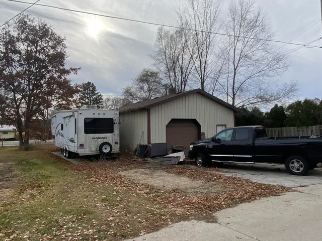 $124,900 | 435 South Rock Lake Drive, Vestaburg, MI 48891