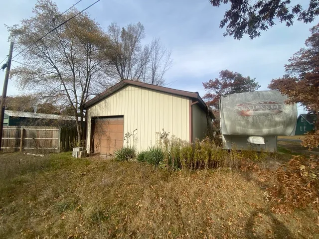 $124,900 | 435 South Rock Lake Drive, Vestaburg, MI 48891