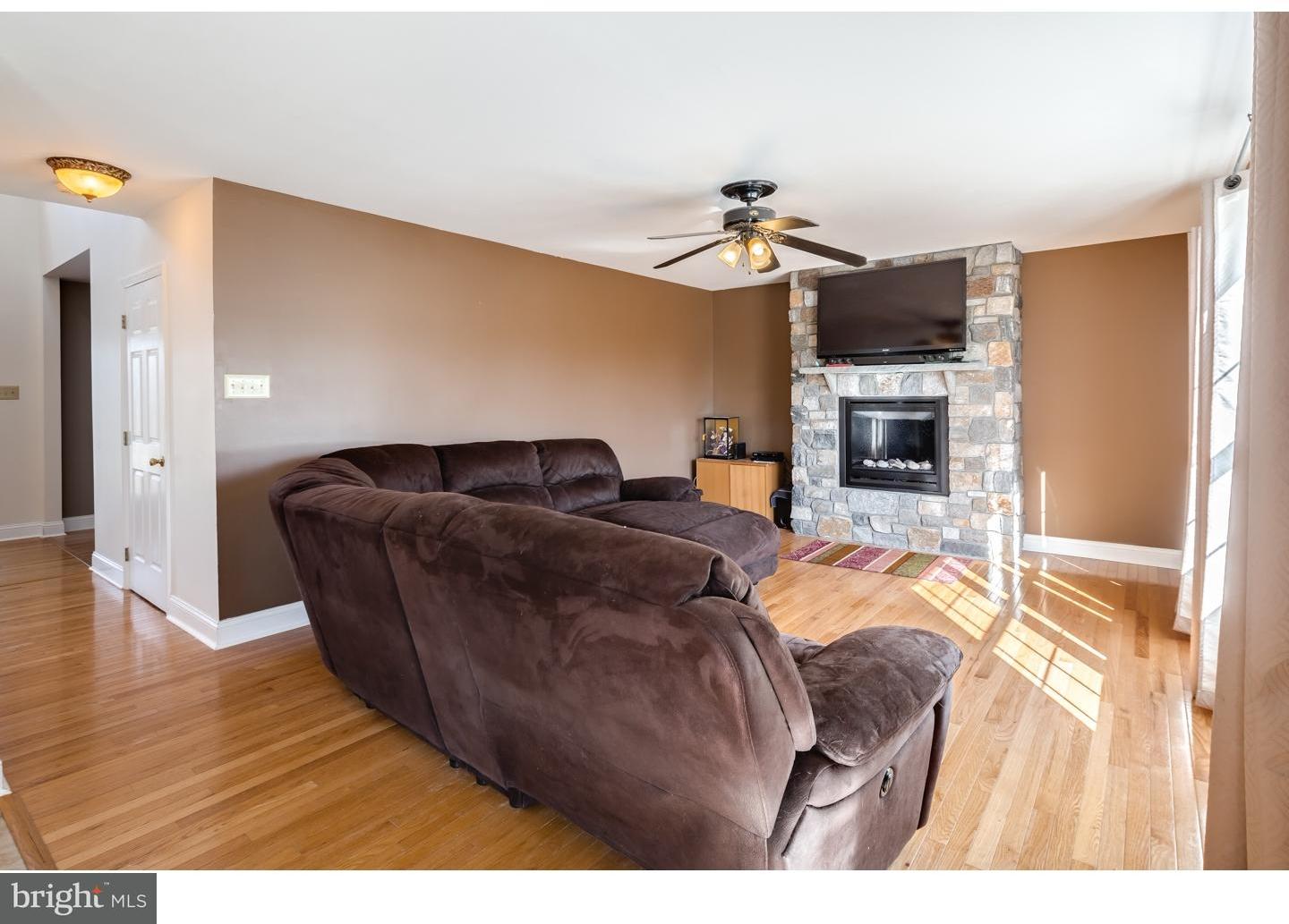 104 Heatherton Road Woolwich Township, NJ 08085 - Photo 4 of 25 Family Room