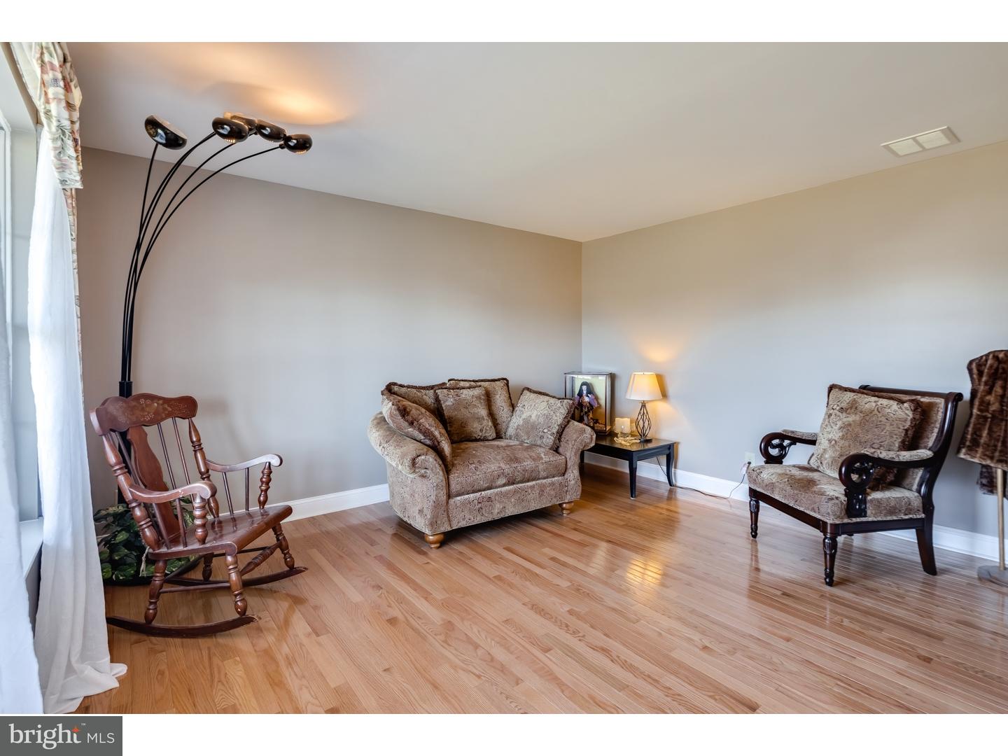 104 Heatherton Road Woolwich Township, NJ 08085 - Photo 9 of 25 Living Room