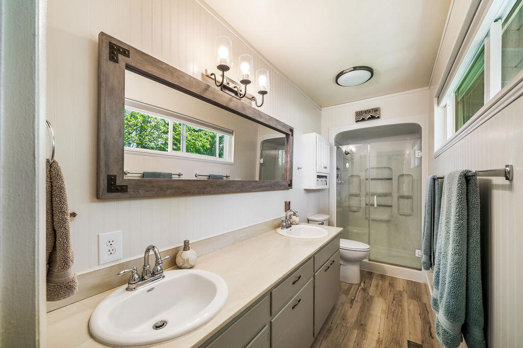 24423 Bascom Road Millville, CA 96062 - Photo 7 of 31 master bathroom