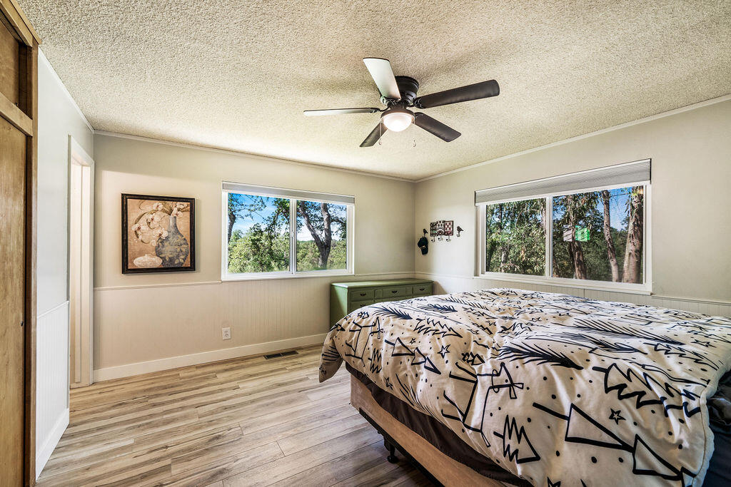 24423 Bascom Road Millville, CA 96062 - Photo 8 of 31 Master bedroom