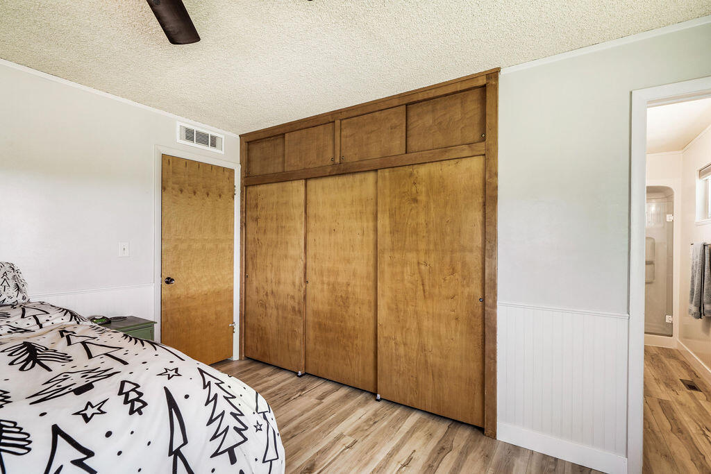 24423 Bascom Road Millville, CA 96062 - Photo 9 of 31 Large master closetloset-03
