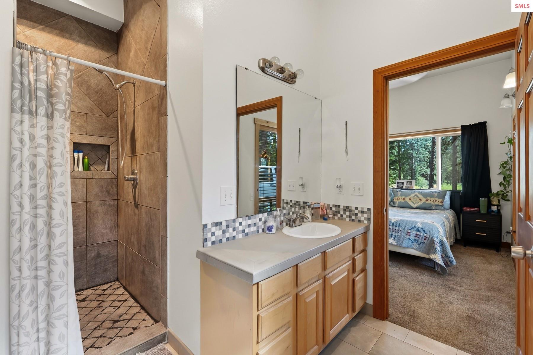 2206 Gypsy Bay Road Sagle, ID 83860 - Photo 12 of 42 Gallery Image 12