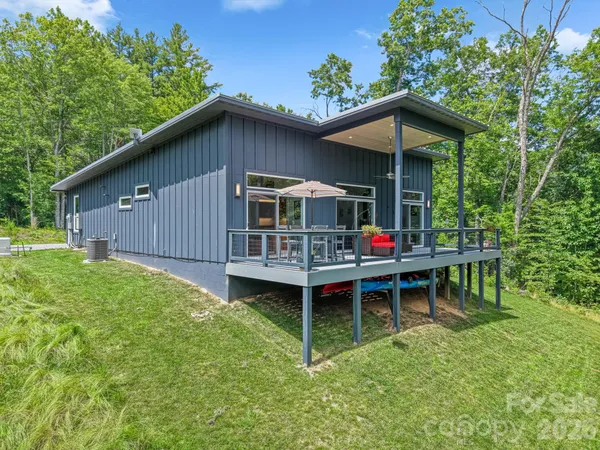 $489,000 | 337 Leatherbreeches Drive, Tuckasegee, NC 28783