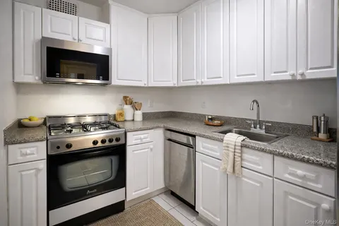 $450,000 | 100-25 Queens Boulevard, Unit 5G | Rego Park