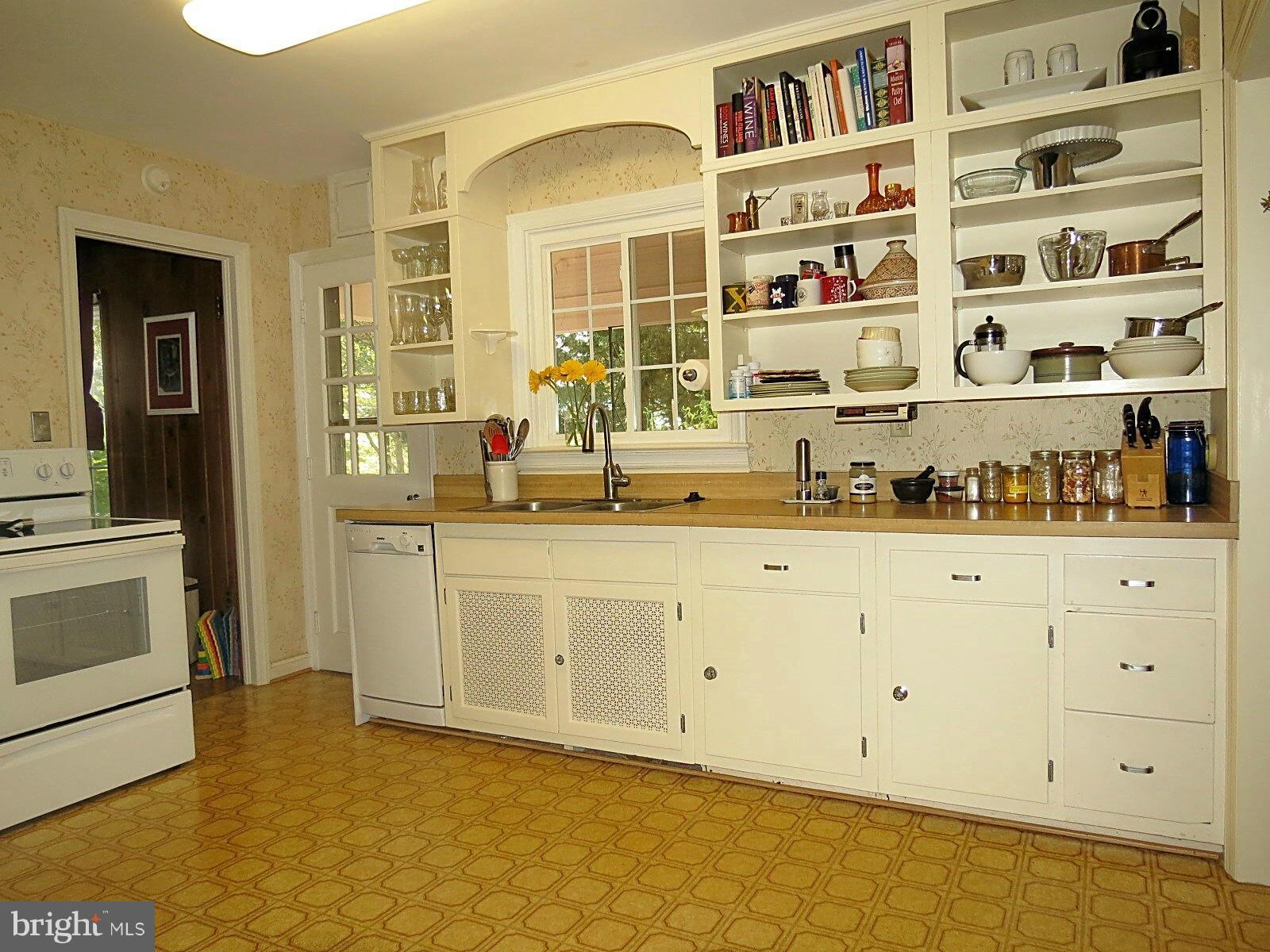 502 North Main Street Mount Airy, MD 21771 - Photo 16 of 27 a kitchen with cabinets and window