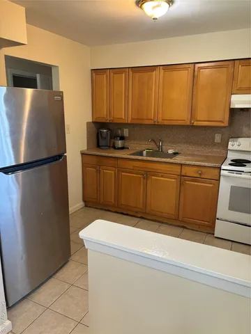 $3,600 | 148 North 22nd Street, Unit 2, Wyandanch, NY 11798
