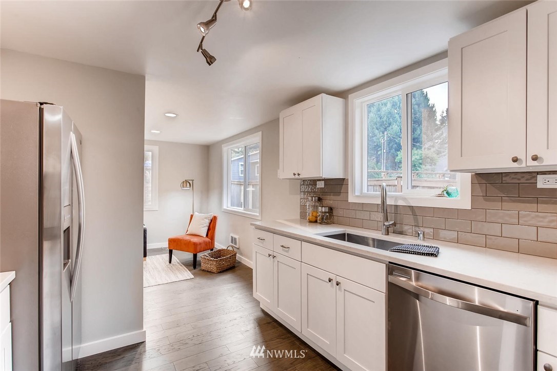 224 Southwest Roxbury Street Seattle, WA 98106 - Photo 3 of 11 Gallery Image 3