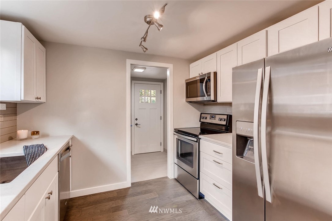 224 Southwest Roxbury Street Seattle, WA 98106 - Photo 4 of 11 Gallery Image 4