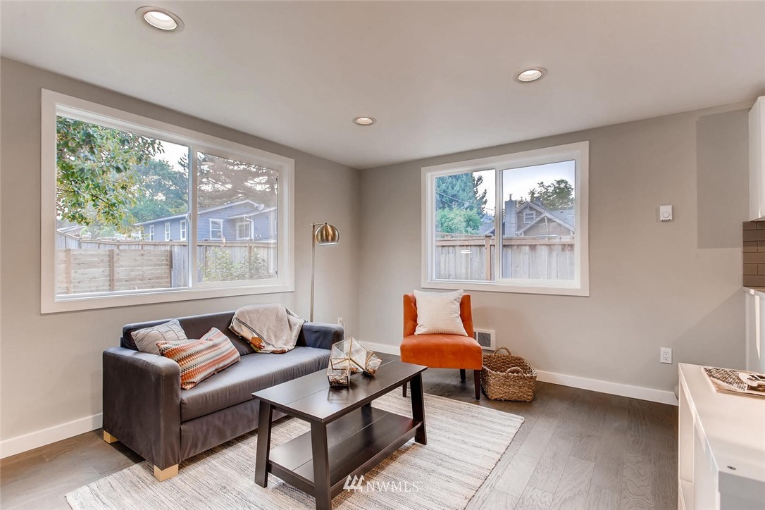 224 Southwest Roxbury Street Seattle, WA 98106 - Photo 5 of 11 Gallery Image 5