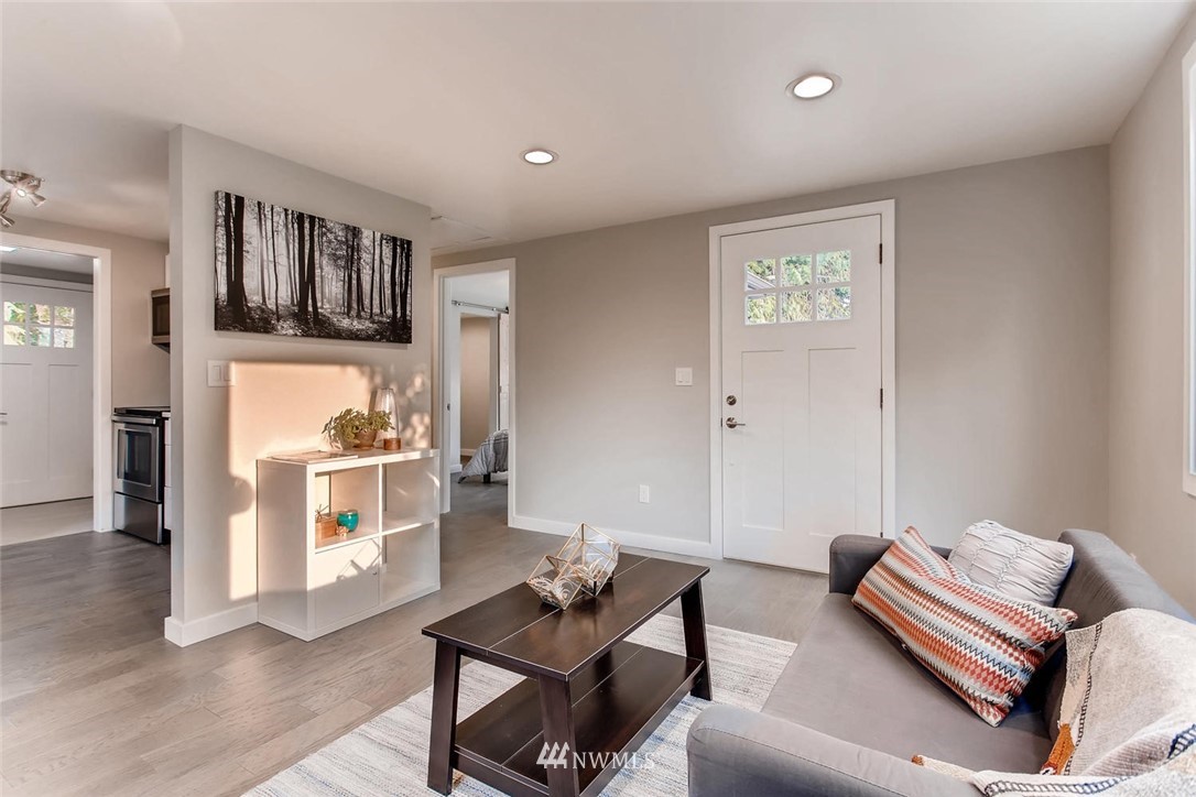 224 Southwest Roxbury Street Seattle, WA 98106 - Photo 6 of 11 Gallery Image 6