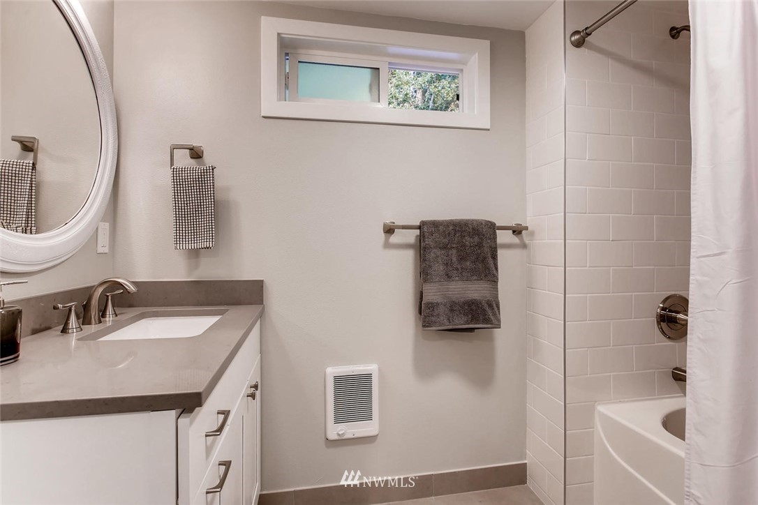 224 Southwest Roxbury Street Seattle, WA 98106 - Photo 9 of 11 Gallery Image 9