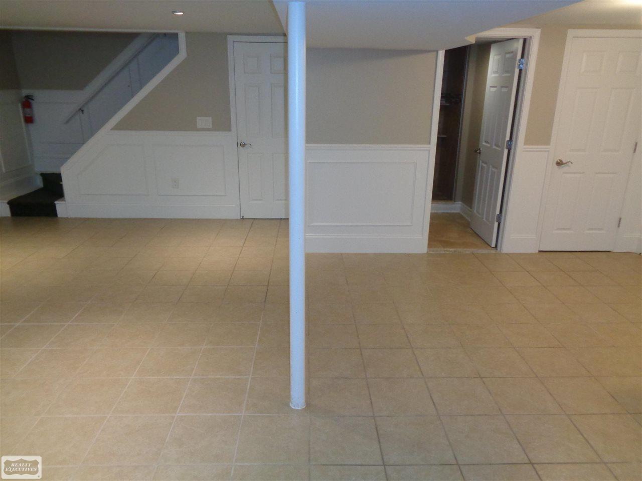 909 Lafayette Court Rochester, MI 48307 - Photo 23 of 44 50046290-22.JPG