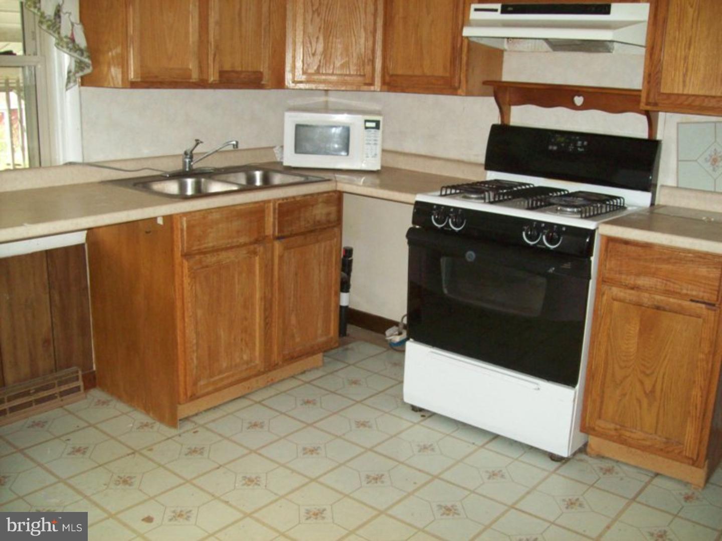 1618 Meade Street Reading, PA 19607 - Photo 6 of 13 Gallery Image 6