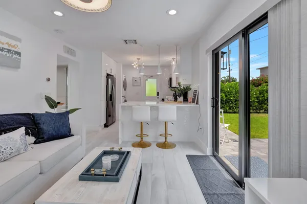 $3,700 | 201 Southeast 7th Street, Delray Beach, FL 33483