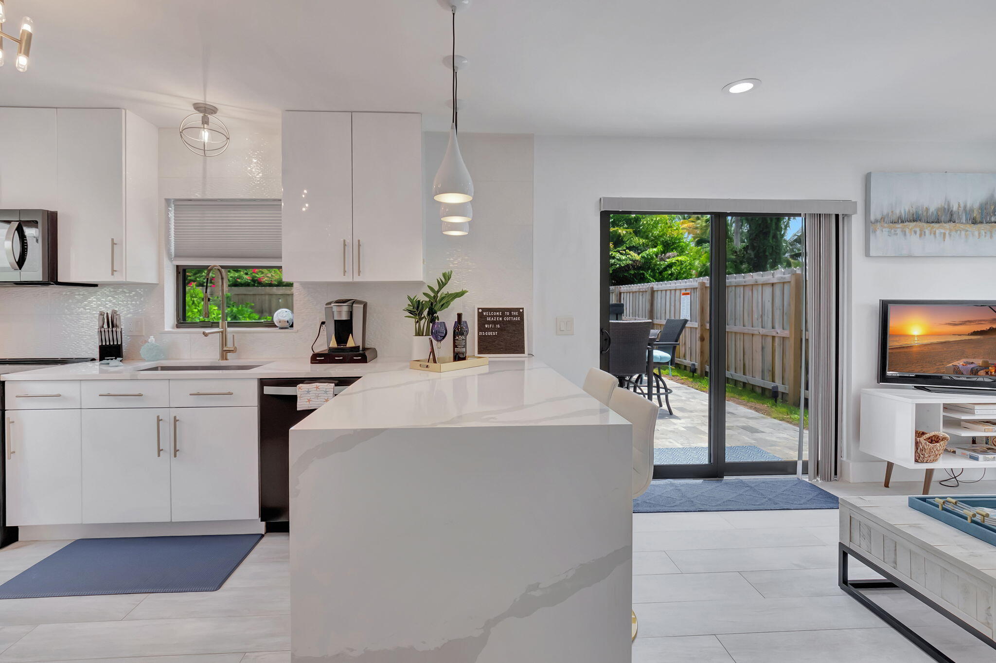 201 Southeast 7th Street Delray Beach, FL 33483 - Photo 11 of 31 Open Living Area