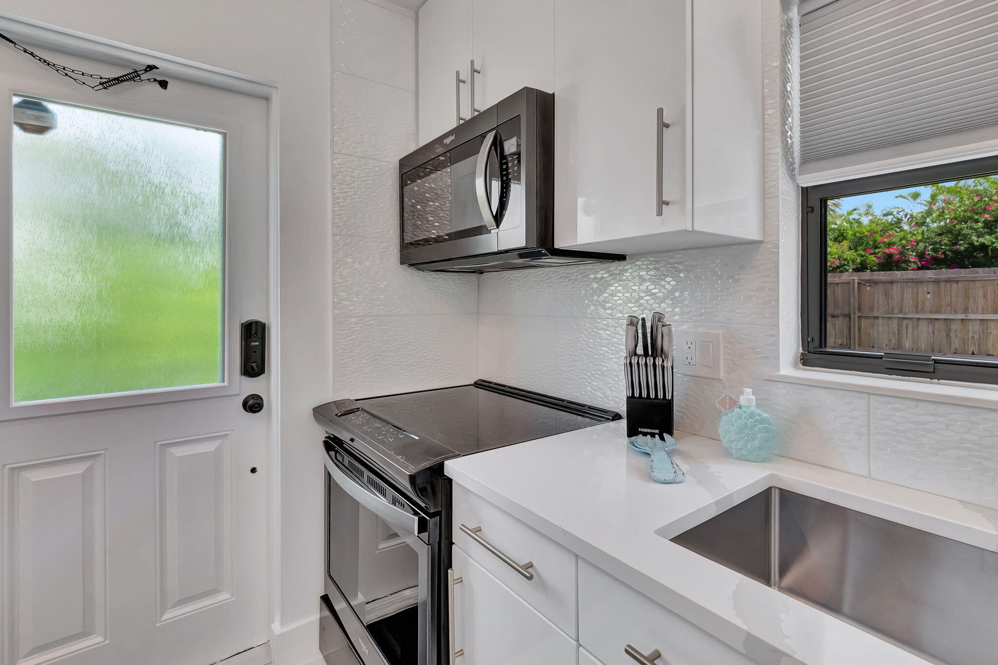 201 Southeast 7th Street Delray Beach, FL 33483 - Photo 14 of 31 The Kitchen