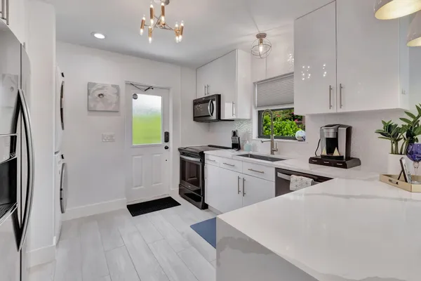 $3,700 | 201 Southeast 7th Street, Delray Beach, FL 33483