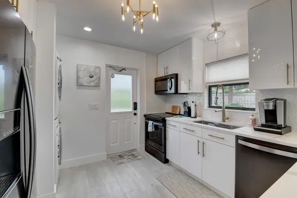 $3,700 | 201 Southeast 7th Street, Delray Beach, FL 33483
