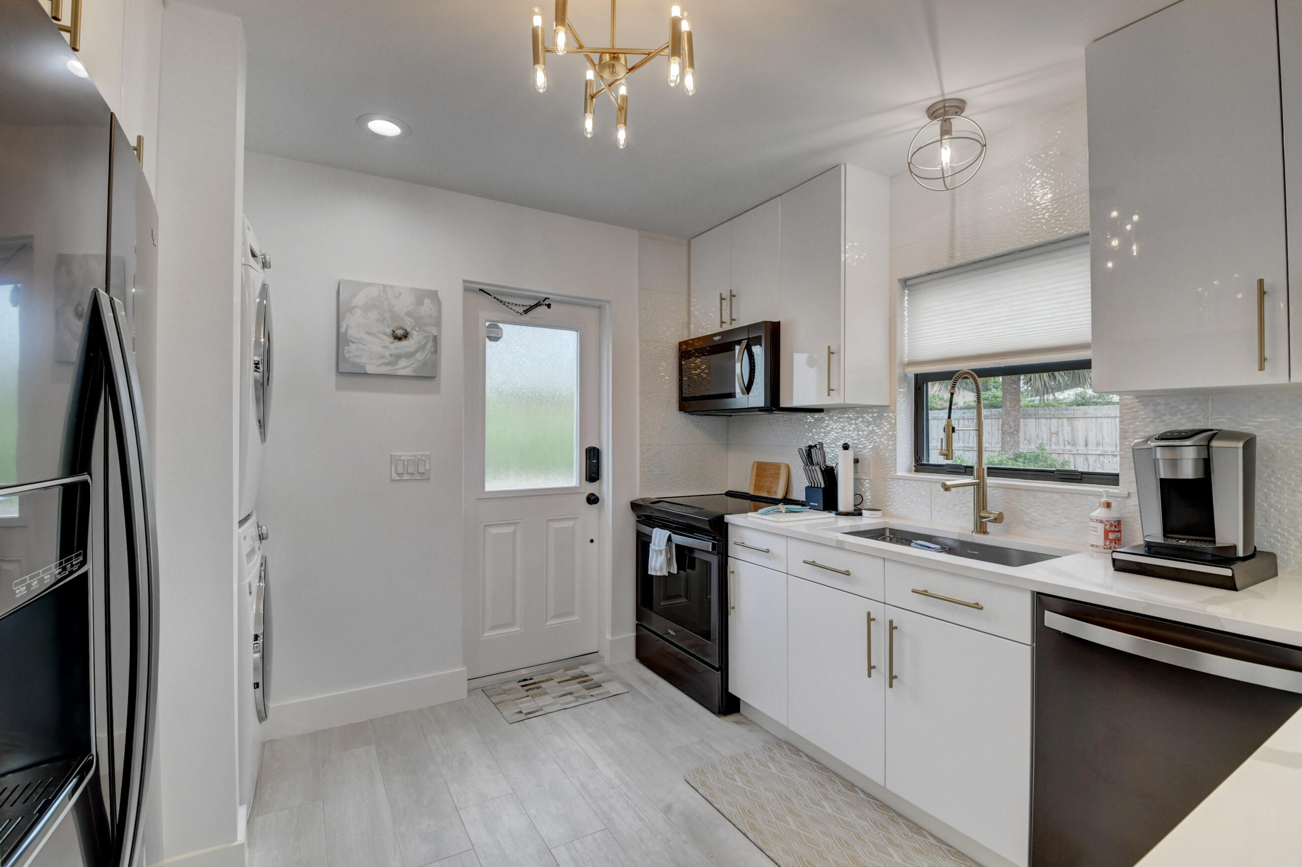 201 Southeast 7th Street Delray Beach, FL 33483 - Photo 17 of 31 The Kitchen