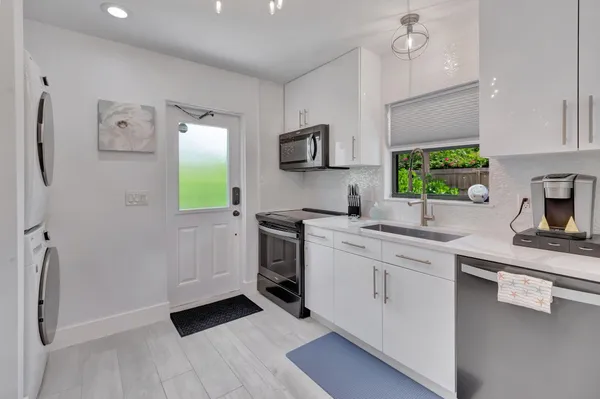 $3,700 | 201 Southeast 7th Street, Delray Beach, FL 33483