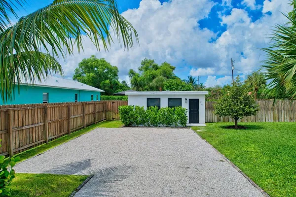 $3,700 | 201 Southeast 7th Street, Delray Beach, FL 33483