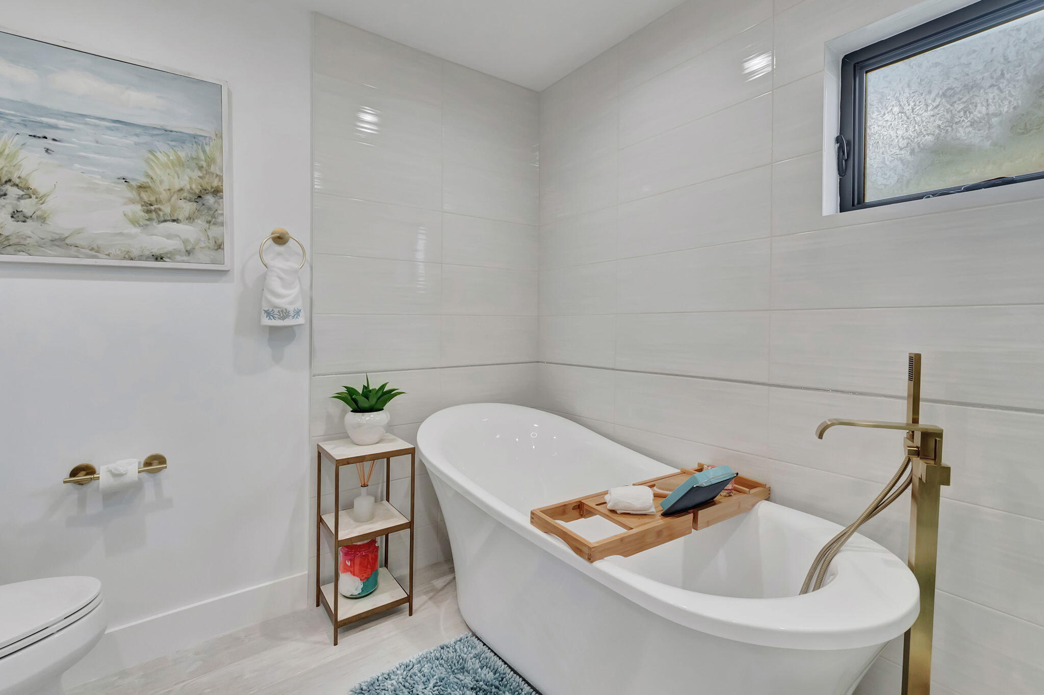 201 Southeast 7th Street Delray Beach, FL 33483 - Photo 29 of 31 Deep Soaking Tub