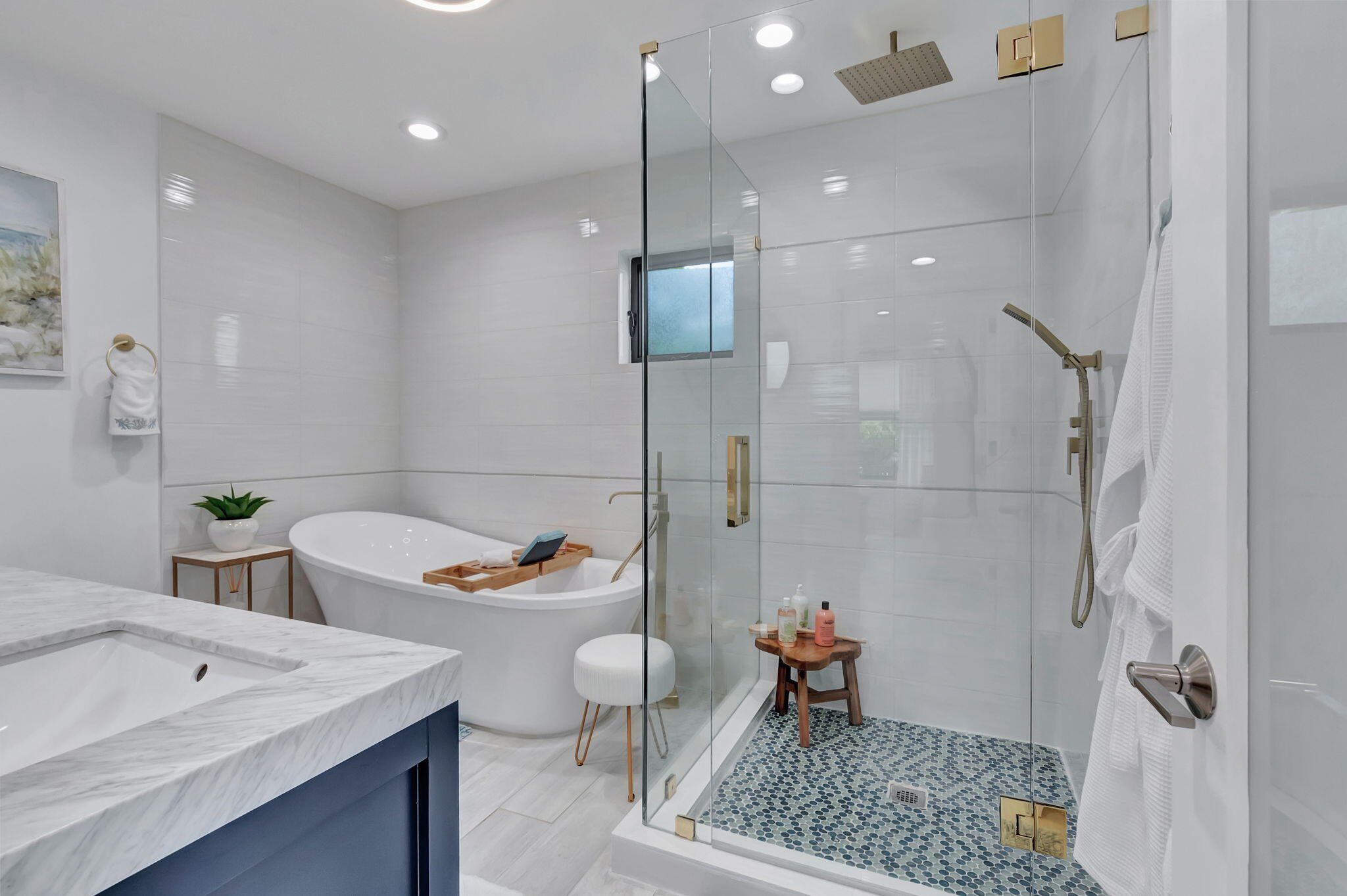 201 Southeast 7th Street Delray Beach, FL 33483 - Photo 30 of 31 Large Modern Shower