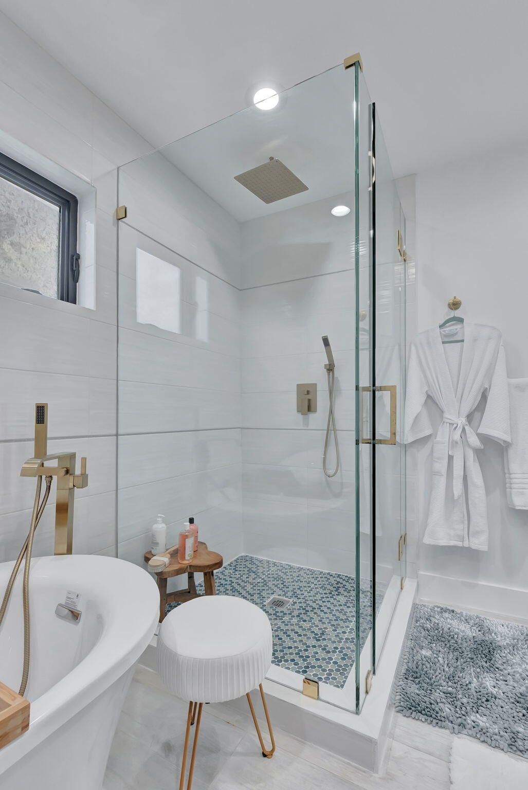 201 Southeast 7th Street Delray Beach, FL 33483 - Photo 31 of 31 Large Modern Shower