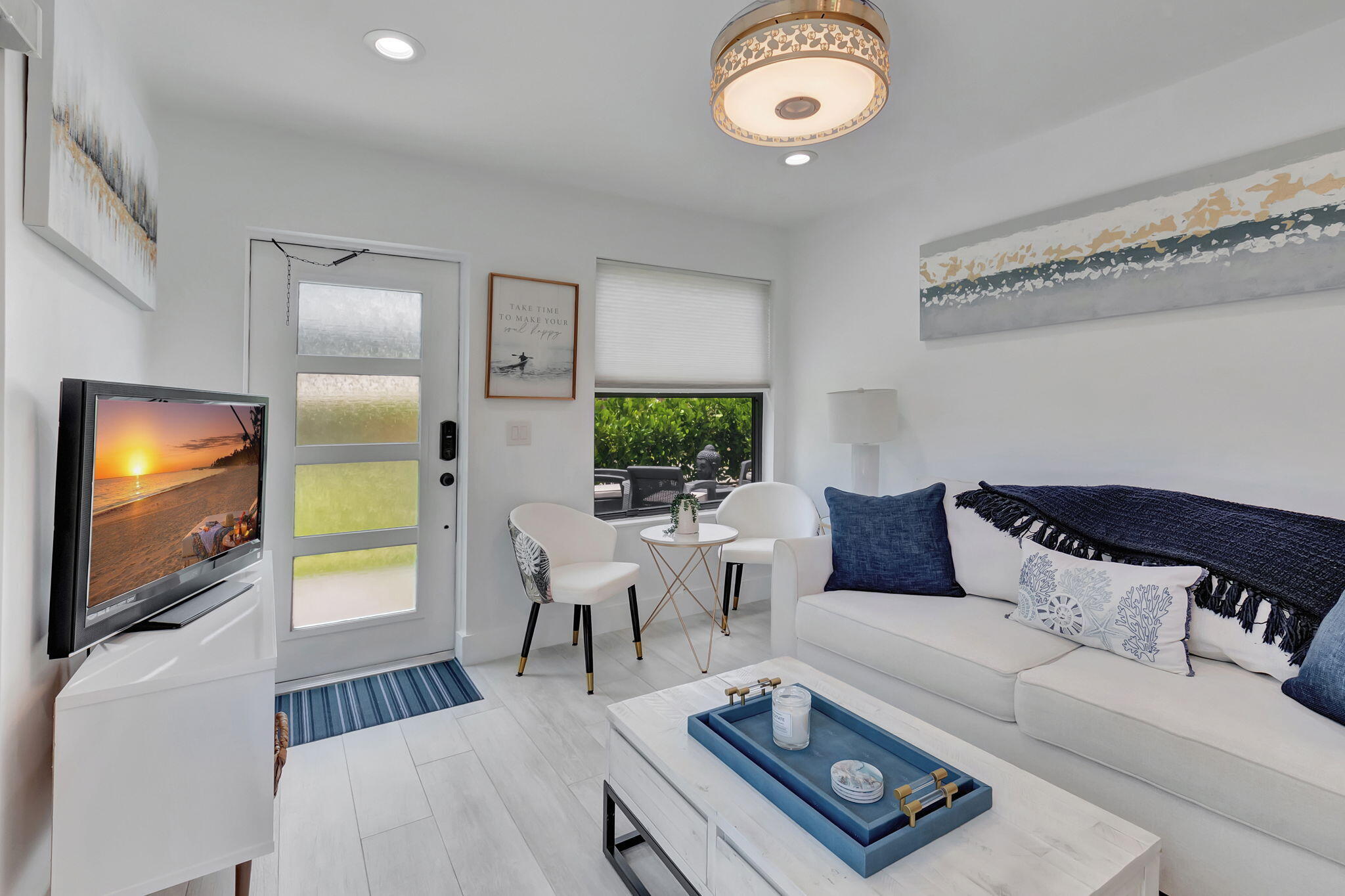 201 Southeast 7th Street Delray Beach, FL 33483 - Photo 8 of 31 The Entrance and Living Space