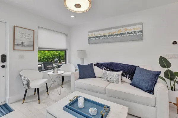 $3,700 | 201 Southeast 7th Street, Delray Beach, FL 33483