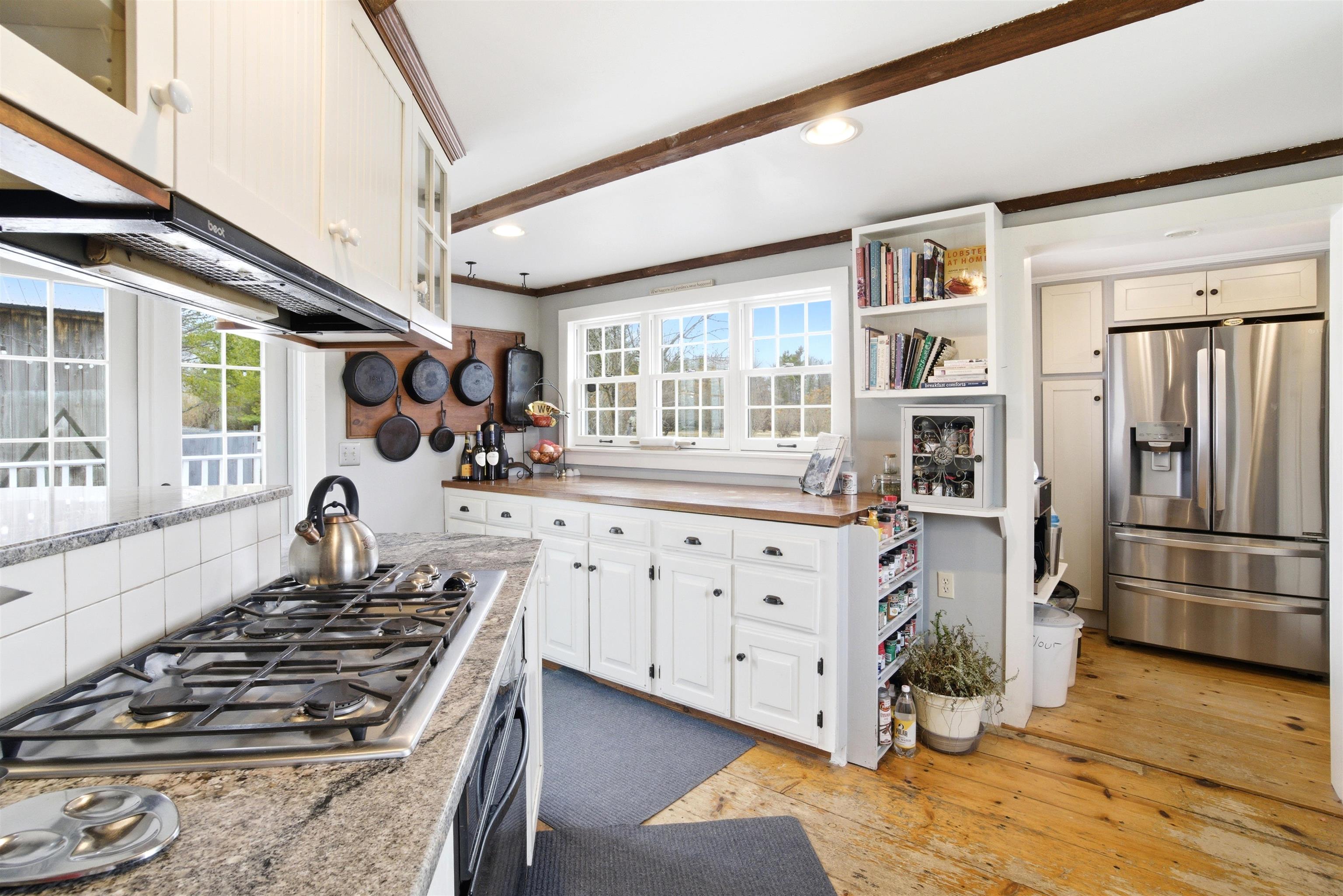 235 Windsor Road Hillsborough, NH 03244 - Photo 10 of 48