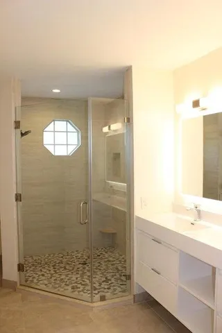 a view of empty room with window