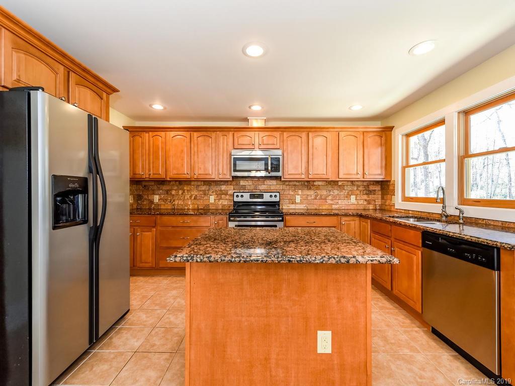 124 Red Fox Road Columbus, NC 28722 - Photo 8 of 32