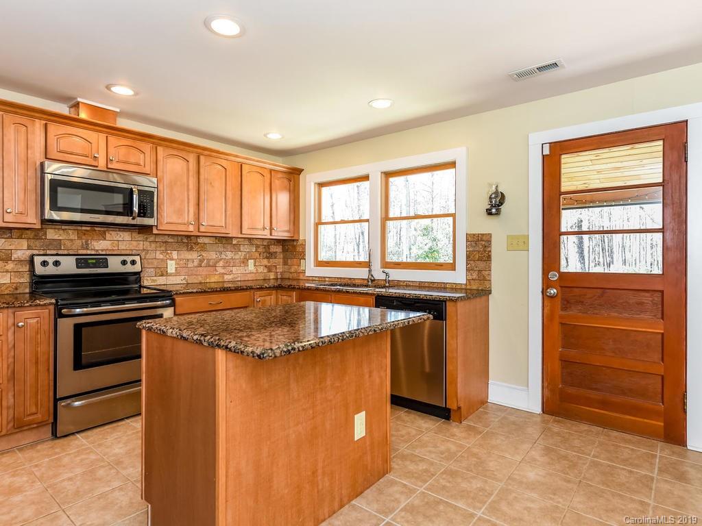 124 Red Fox Road Columbus, NC 28722 - Photo 9 of 32