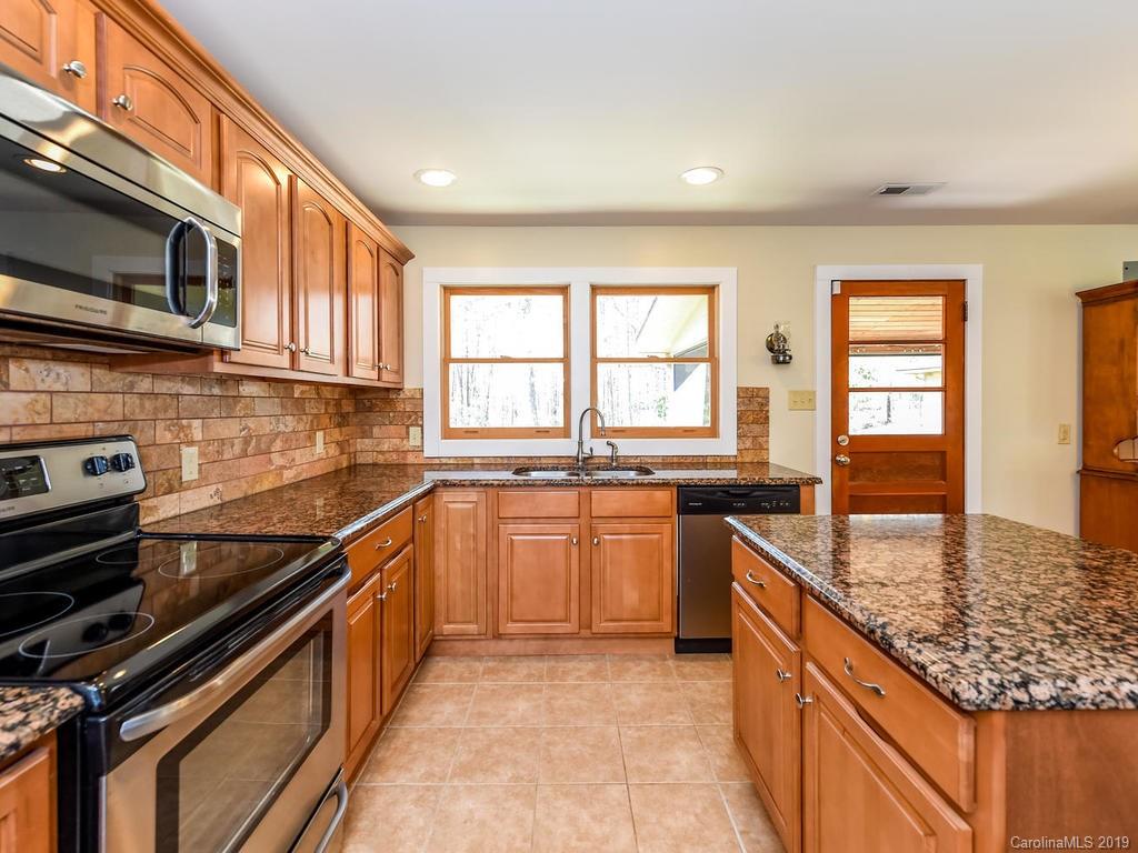 124 Red Fox Road Columbus, NC 28722 - Photo 10 of 32