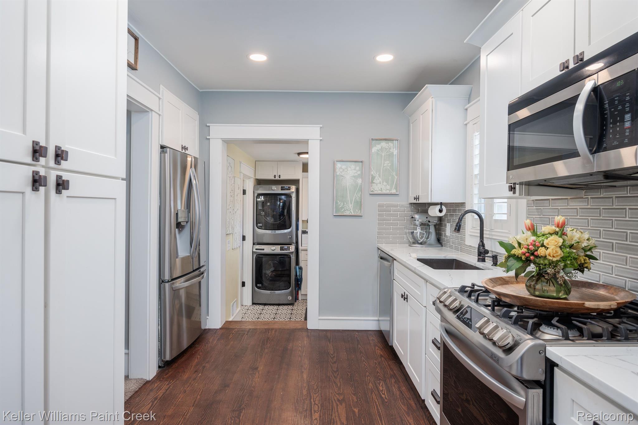 215 Benjamin Street Romeo, MI 48065 - Photo 9 of 46 SS Appliances Included!