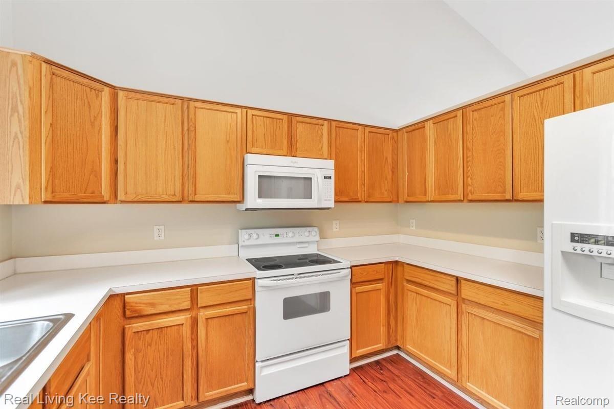 82 Eagle Ridge Road Lake Orion, MI 48360 - Photo 16 of 44 15-82-Eagle-Ridge-Rd-WindowStill-Re.jpg