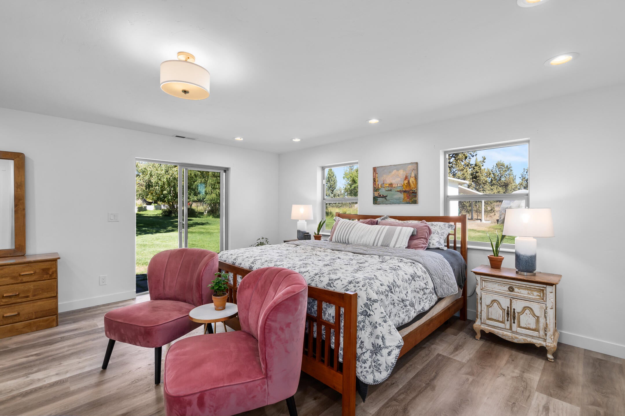 63375 Deschutes Market Road Bend, OR 97701 - Photo 13 of 43 12. master bedroom