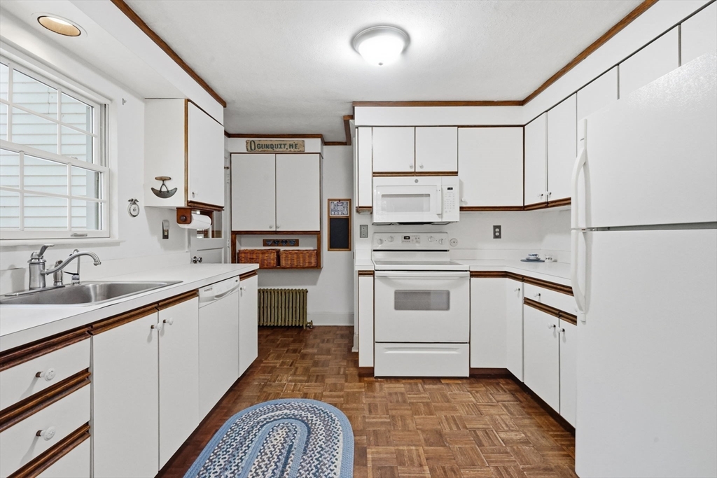 1374 Plumtree Road Springfield, MA 01119 - Photo 11 of 35 Gallery Image 11