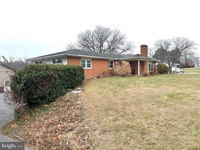 $1,950 | 911 Grings Hill Road, Reading, PA 19608