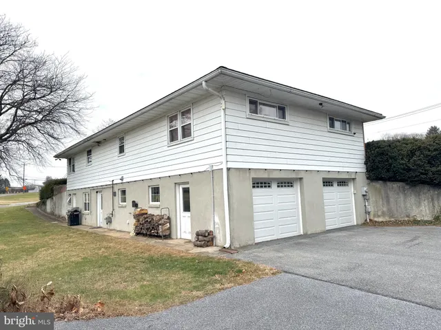 $1,950 | 911 Grings Hill Road, Reading, PA 19608