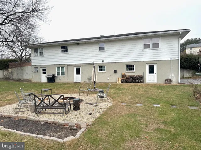 $1,950 | 911 Grings Hill Road, Reading, PA 19608