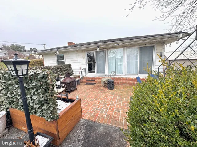 $1,950 | 911 Grings Hill Road, Reading, PA 19608